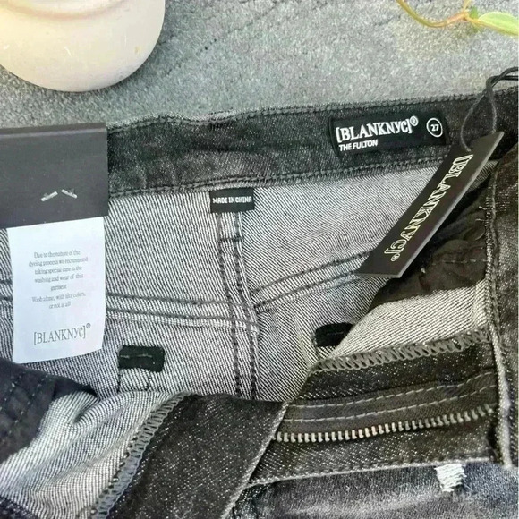 NEW Blanknyc The Fulton Distressed Roll Up Black denim Jean shorts by Blank NYC - Picture 8 of 11